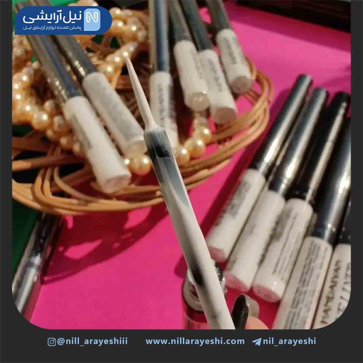خط چشم مویی سفید هندیان