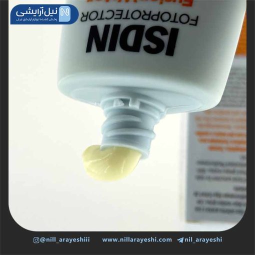 فلوئید ضد آفتاب بی رنگ مجیک فیوژن واتر ایزدین spf50